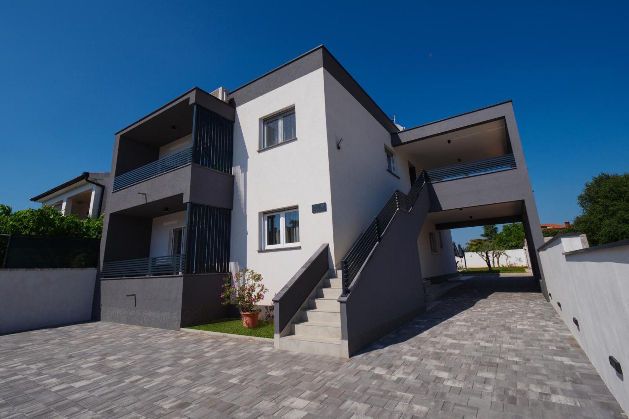 Apartments Iva & Nika Fazana Bagian luar foto